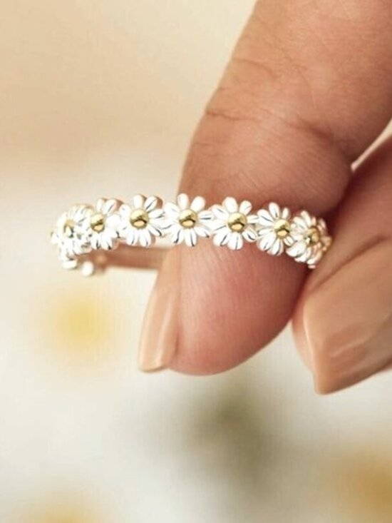 Other - New Beautiful 925 Silver Daisy Band Ring